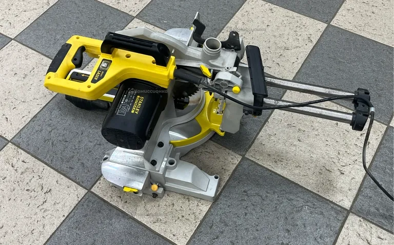 Торцовочная пила Stanley Fatmax FME720-QS