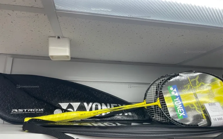 Ракетка для бадминтона yonex