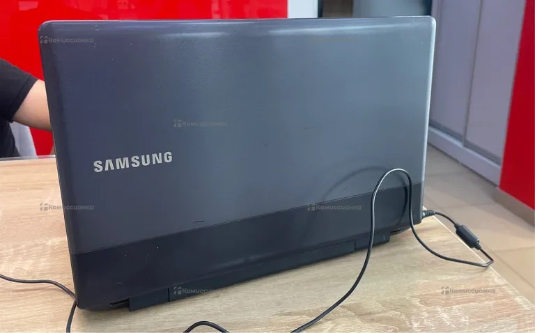 Ноутбук Samsung NP300E5X