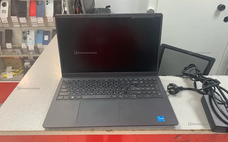 Ноутбук  dell vostro 3520