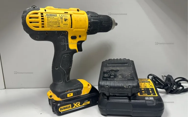 шуруповерт Dewalt DCD771 ks