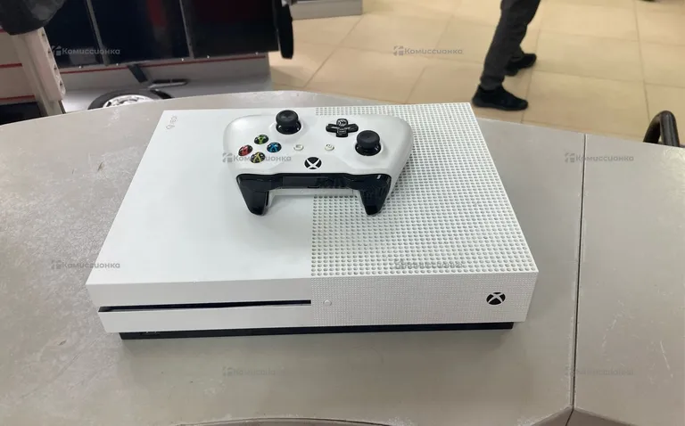 Приставка Xbox Xbox One S 1 TB (с дисководом)