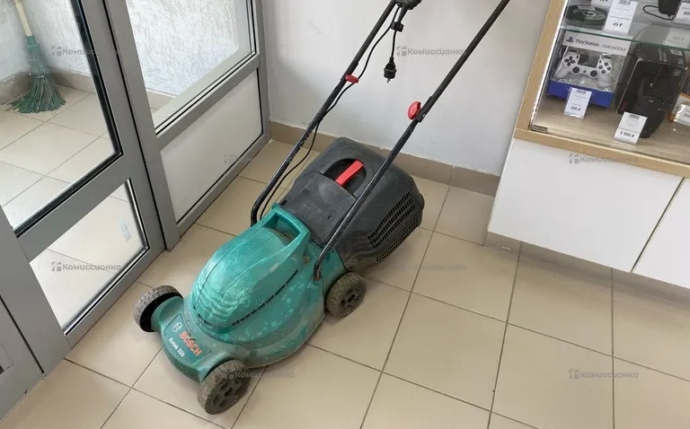 Газонокосилка Bosch Rotak 320