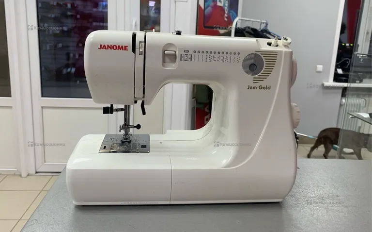 Швейная машина  JANOME 700SPM