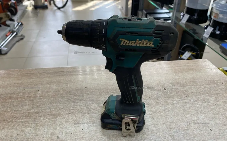Дрель шуруповерт Makita DF333D
