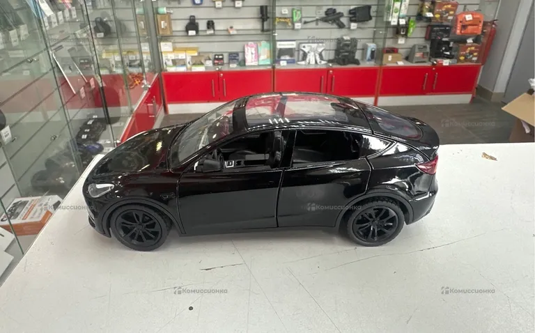 Машинка Tesla