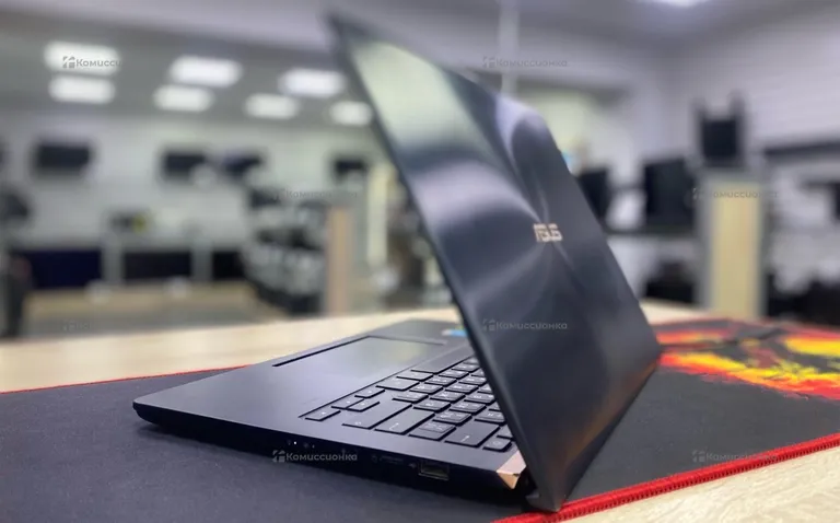 Ноутбук  ASUs ZenBook i5-8265U/GTX1050