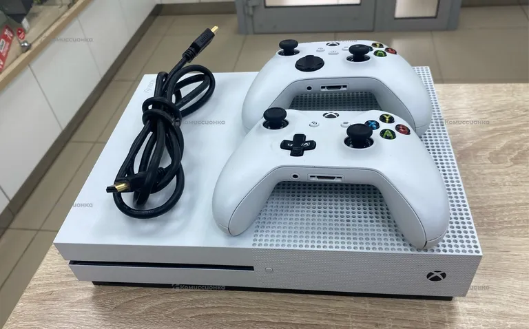 Приставка Xbox Xbox One S 1 TB (с дисководом)