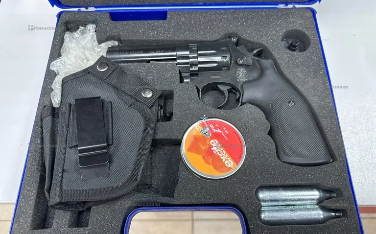 Пневматический револьвер Umarex Smith and Wesson