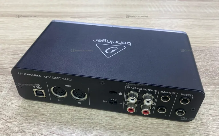 Звуковая карта Behringer  umc204HD