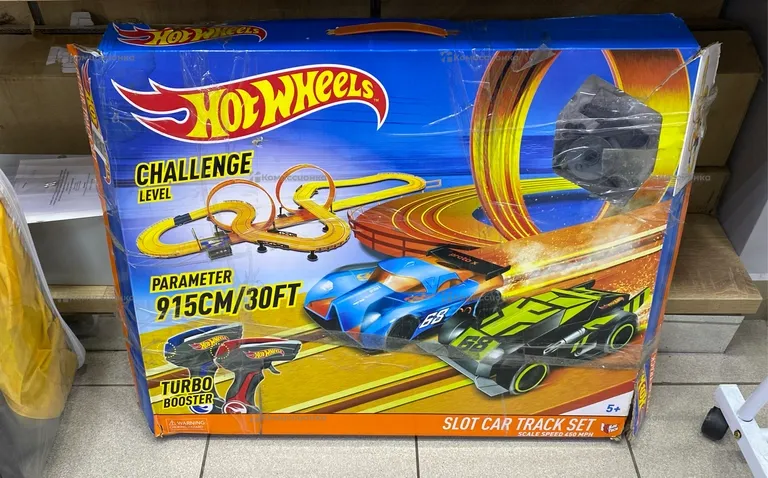 Hot wheels машинки + трасса