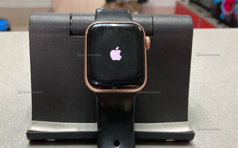 Часы Apple Watch SE 40mm