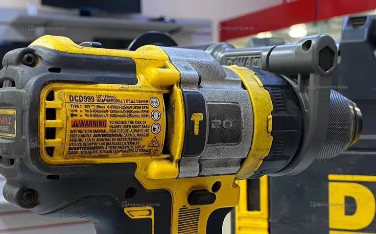 Дрель шуруповерт Dewalt DCD999