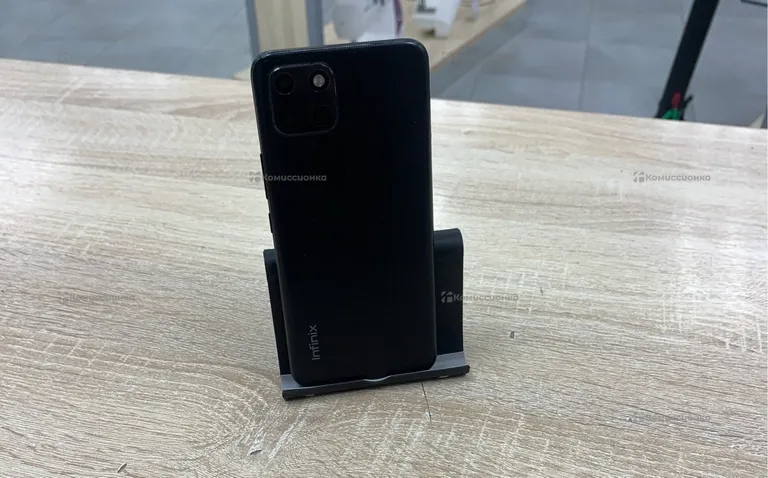 Infinix Smart 6 HD 2/32 ГБ