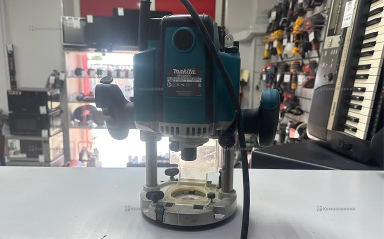 Фрезер makita RP2300FC