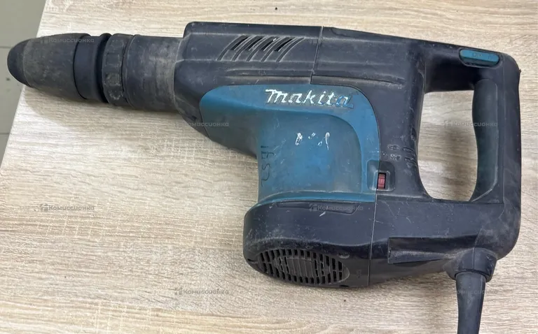 Отбойный молотов Makita HM 1203 C