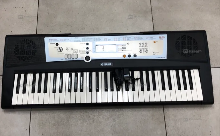 YAMAHA PSR R200