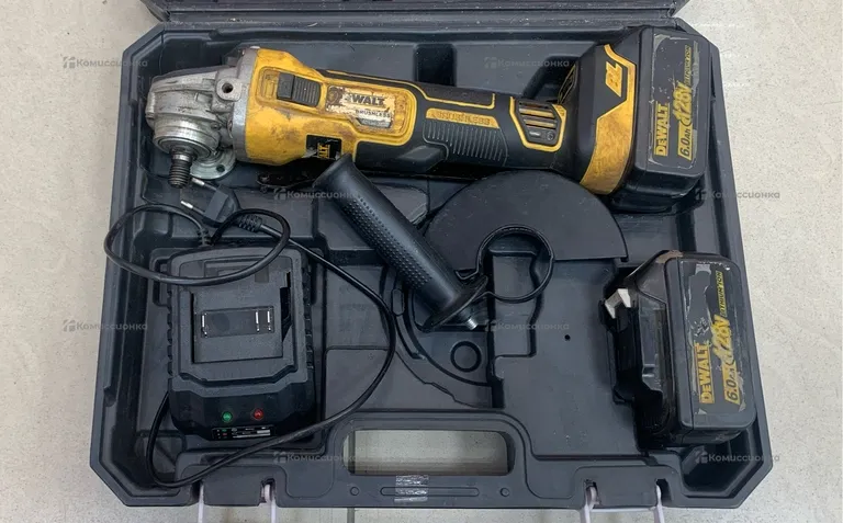 Аккумуляторная ушм DeWalt реприка
