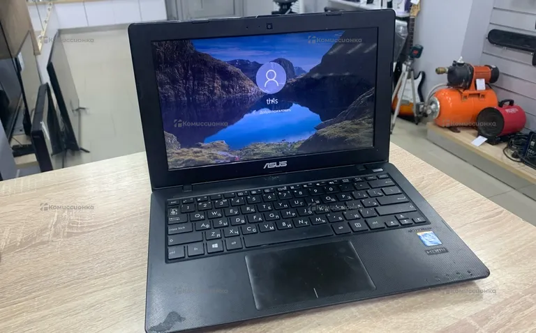 Ноутбук ASUS X200MA