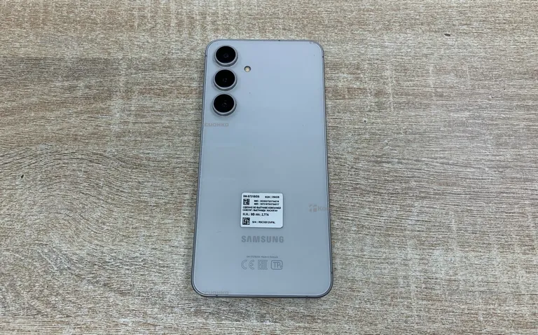 Samsung S24FE 8/256ГБ