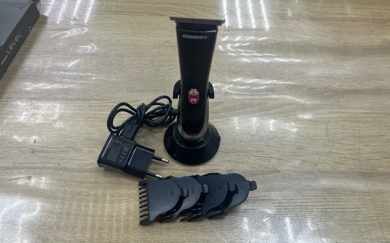 Машинка для стрижки Geem GM 823