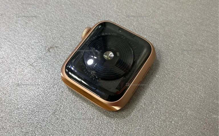 Часы Apple Watch SE 40mm