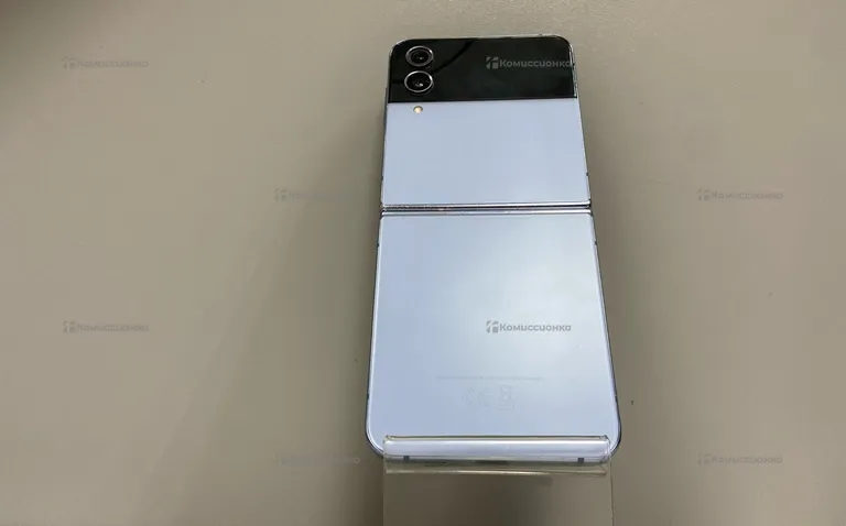 Samsung Galaxy Z Flip 4 8/256Гб (с пятном)