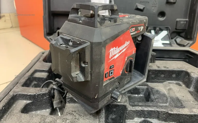 лазерный уровень Milwaukee M12 3PL
