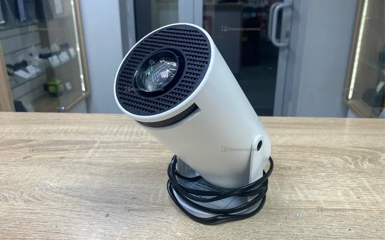 Проектор  LCD projector HY300