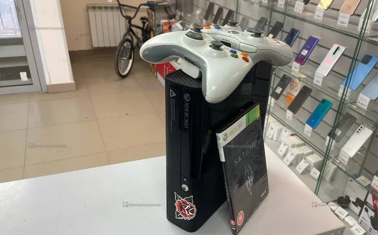 Игровая Приставка Xbox 360 E (300gb)