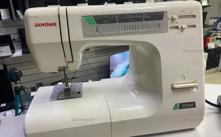 Швейная машина Janome 7524a