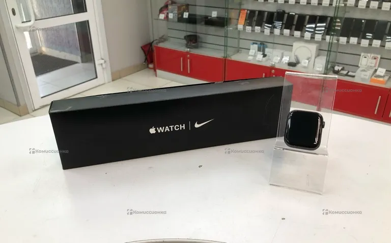 Часы  Apple Watch SE 44mm