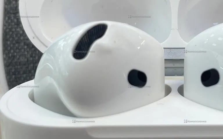 Наушники AirPods 4