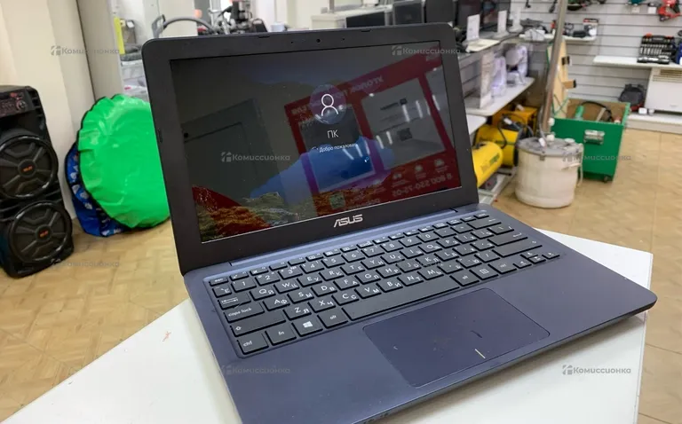 Нетбук Asus E202S
