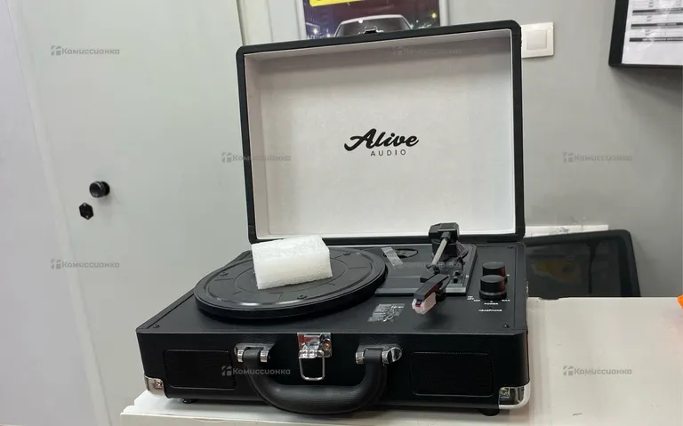 Виниловый проигрыватель Alive Audio Glam