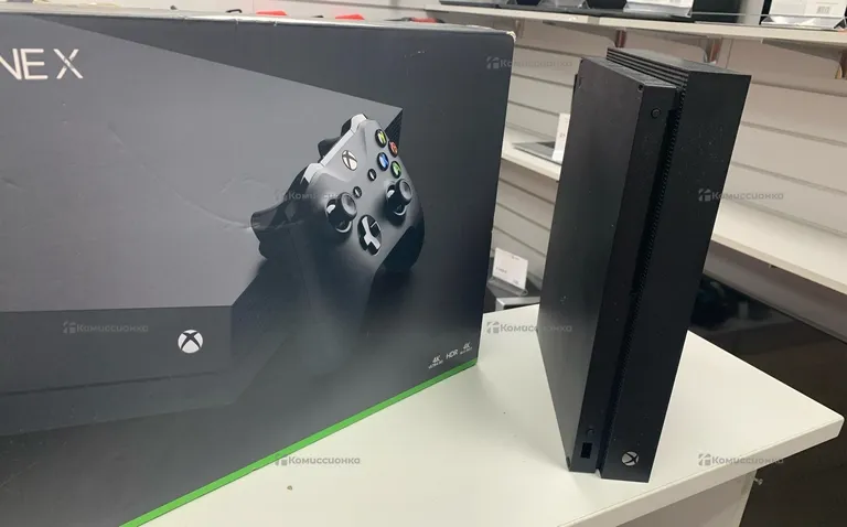 Приставка Xbox One X 1 TB