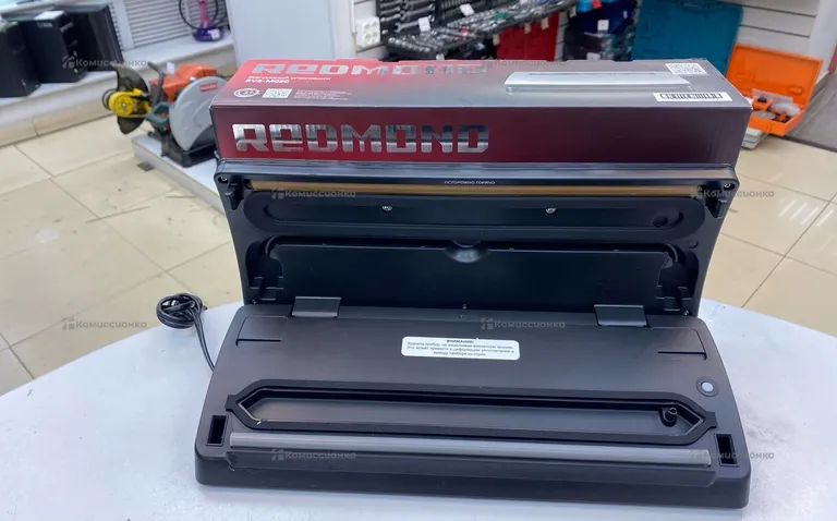 Вакуумный упаковщик Redmond RVS-M020