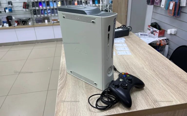 Приставка Xbox 360.