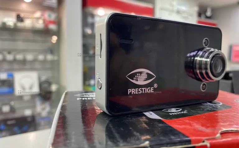 Видеорегистратор «Prestige AV-110».