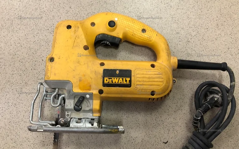Электролобзик dewalt DW341K
