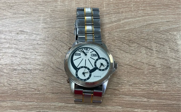Часы  quartz