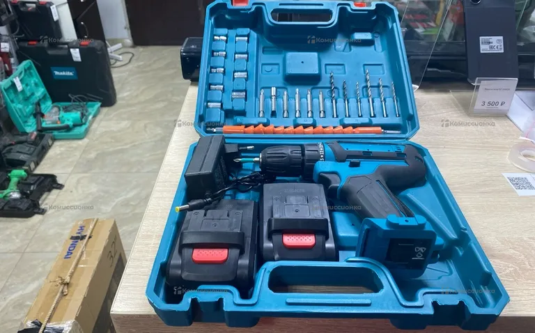 Дрель шуроповерт Makita.