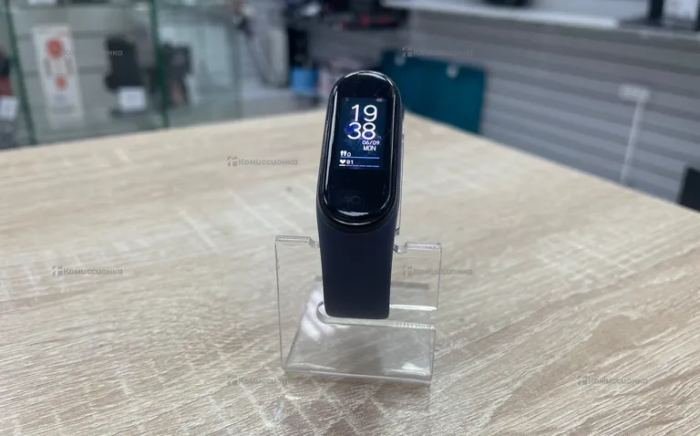 Часы  mi band 4