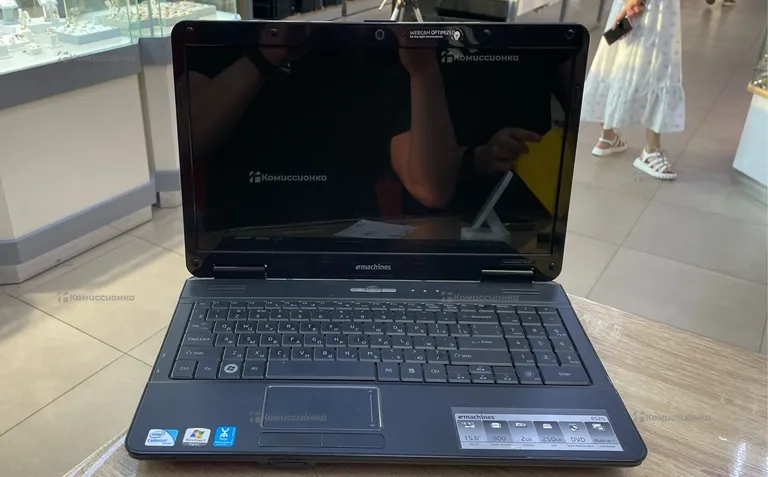 Ноутбук  emachines e525