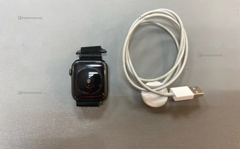 Часы  Apple Watch SE 44mm