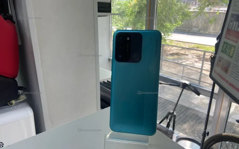 Tecno spark 8c 4/64