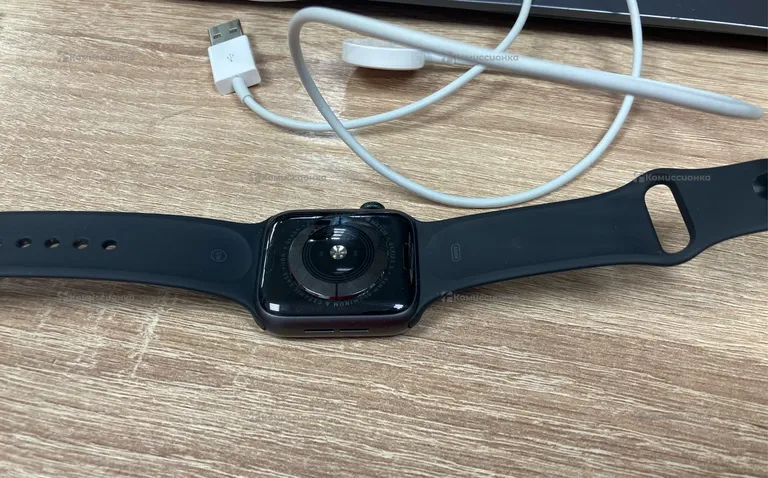 Часы  Apple Watch 5 44 mm