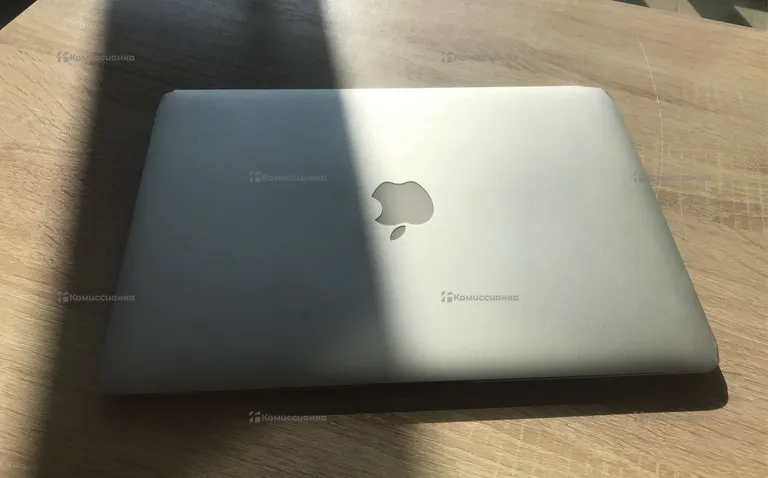 Ноутбук  Apple MacBook 2011
