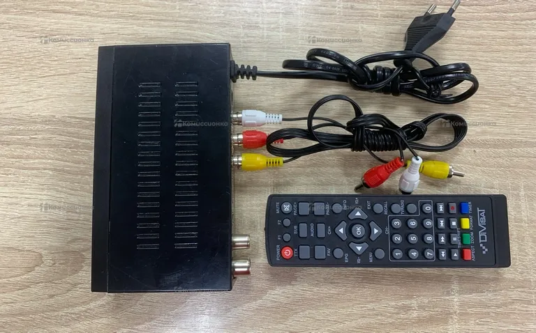 Тв-приставка DIVISAT DVS5211