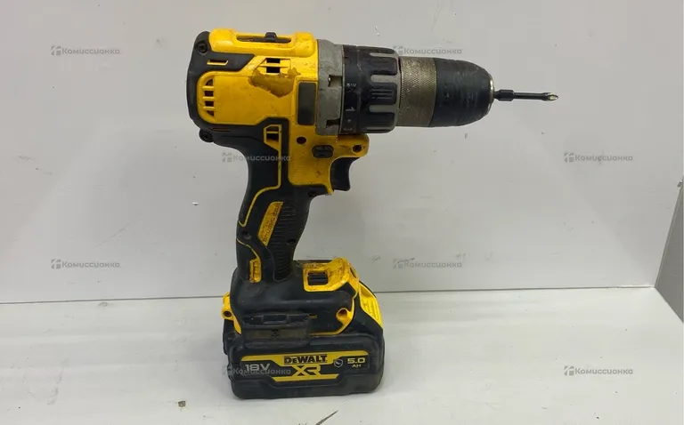 Дрель-шуруповерт DeWALT DCD796NT